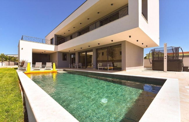 Spacious Villa With Pool and Garden in Stokovci - Foto 45