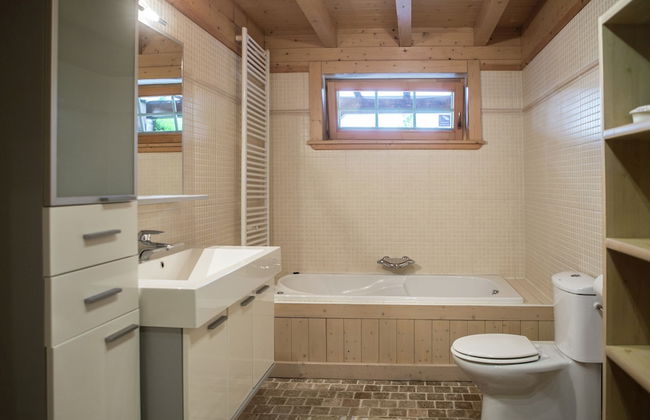 Affluent Chalet in Septon with Whirlpool, Sauna, Hot Tub - Photo 34