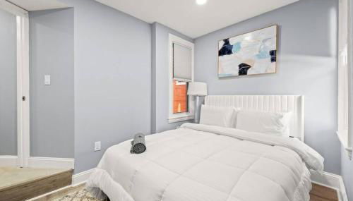 Cozy Apt in Center City! - Photo 2