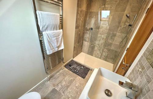 Moonsticks, Modern & Well Presented 5 Bed House - Foto 24