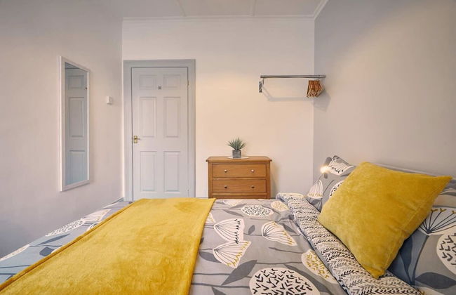 Host Stay Silverlinings - Photo 4