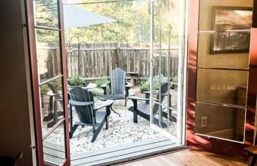 The Nest Serene Sanctuary w Hot Tub Fireplace Grill Hammock Outdoor Fire Feature Fully Fenced Yard AC Pets Ok - Foto 7