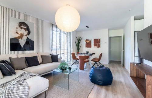 AkomodaT en Precioso y Moderno con Jardín y Parking - Foto 8