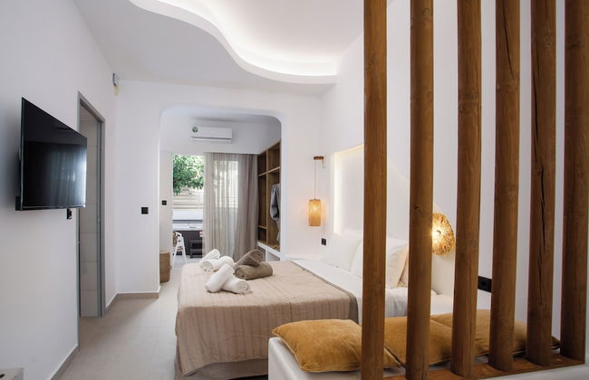 Stay Helios - Aparts & Pool Suites - Photo 26