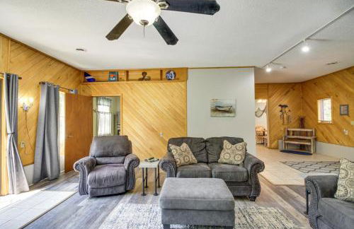 Quiet Lakefront Grand Rapids Cabin on 5 Acres - Foto 7