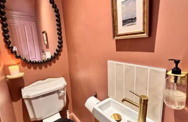 Spacious home in Leeds ideal for gatherings with free parking - Foto 25