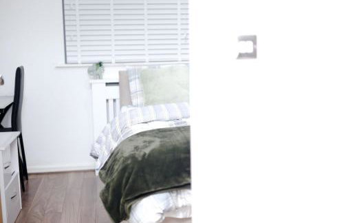 Cozy Place in Salford, Sleeps 8, 4 Bedroom, 5 Beds - Foto 73