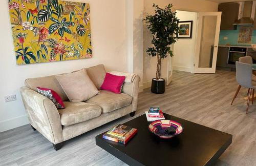 Stunning and Spacious 2bed flat in central Woking - Foto 16