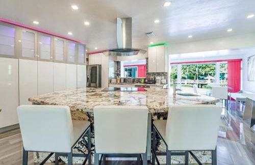 Waterfront Luxe 3BR, Pool, Hot Tub & Dock - Foto 15