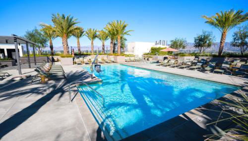 Heart of North Hollywood 2 bed Apt FREE parking, hot tub, pool, gym - Foto 2