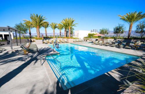 Heart of North Hollywood 2 bed Apt FREE parking, hot tub, pool, gym - Foto 2