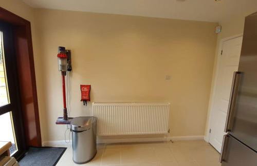 London Luxury 6 Bedroom Family House Sleeps 12 people Parking for 4 Cars Close to tube. - Foto 53