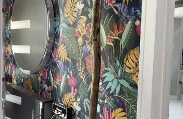 Artsy Retreat - Sleeps 6 Free Parking & Balcony - Photo 23