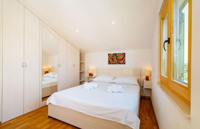 Luce - Pool and View - A1 - Photo 3