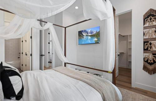 2 Luxury Homes in 1 - Walk to Nightlife & Stadiums - Foto 23