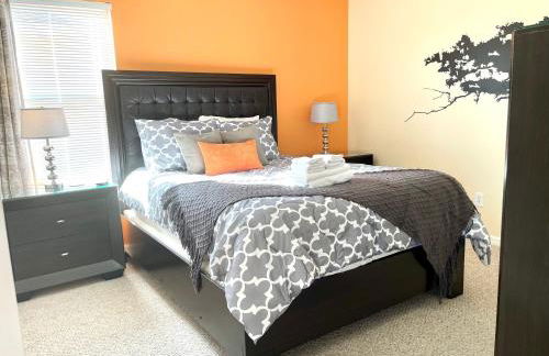 Disney Dream with Hot Tub, Pool, Xbox, Games Room, Lakeview, 10 min to Disney, Clubhouse - Foto 40