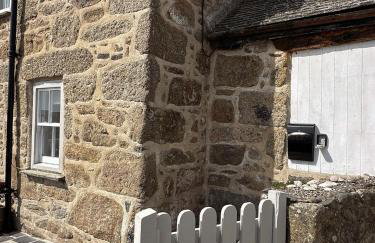 New renovated beach front cottage - Photo 15