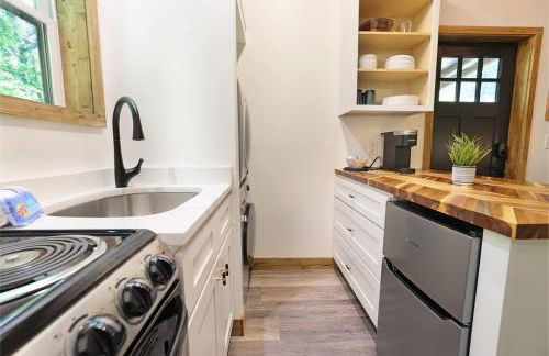 Tiny Tarheel Cozy Retreat Near UNC Tiny House - Photo 38