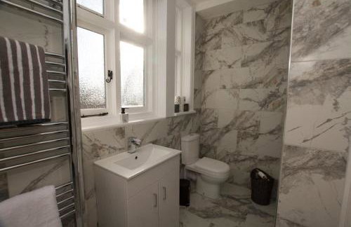 Beautiful large 3-bed coastal flat with parking. - Foto 16