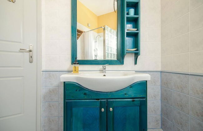 Santorious Cavehouse - Photo 12