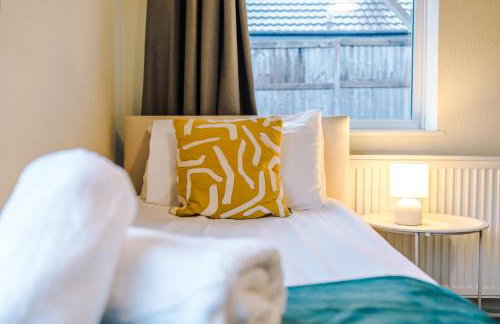 3BR Home Sleeps 6 Perfect for Short and Long Term Stays - Foto 55