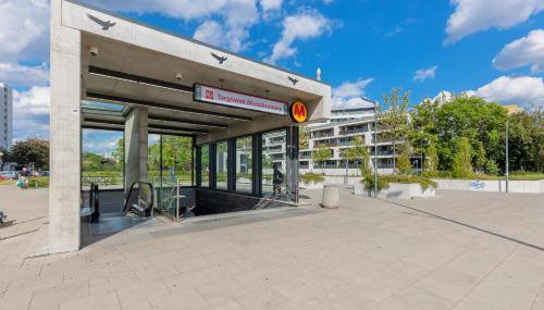 Metro Targówek Spacious Apartment with Parking by Noclegi Renters - Foto 4