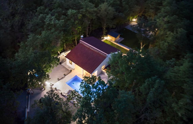 Villa PORTUM - Where Serenity & Comfort meet, Luxurious Woodland Retreat with Private Heated Pool & Amenities - Foto 58