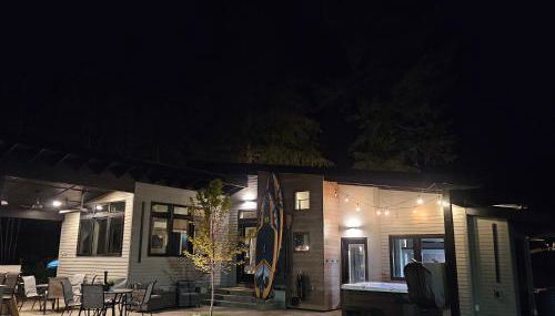 Luxe Lake Cabin Hot tub Grill Firepit EV charger - Foto 2, Garden