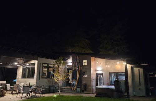 Luxe Lake Cabin Hot tub Grill Firepit EV charger - Foto 2