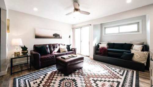 Quiet Creekside Walk to Downtown - Foto 1