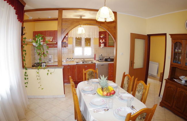 Peaceful Villa in Jursici With Private Pool - Foto 9