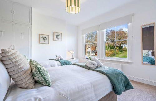 Charming and Spacious Home in Cradley Heath by 53 Degrees Property Sleeps 8 - Foto 20