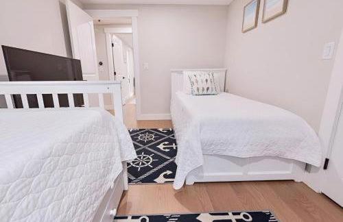 Renovated & Sophisticated Home Near Beach & Shops! - Photo 74