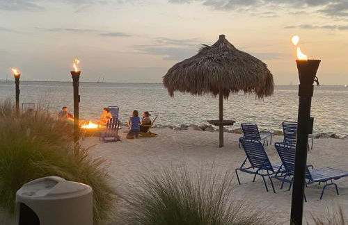 Amazing Waterfront Views Resort, Enjoy Heated Pool & Sunset! - Photo 6