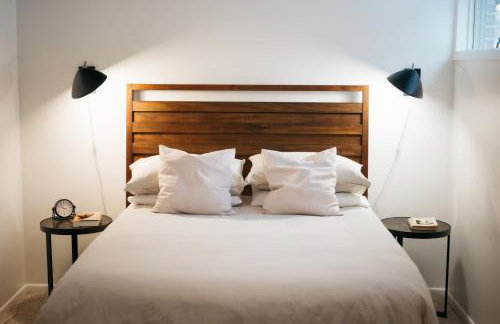 Midcentury home, private beach. large great room - Foto 33