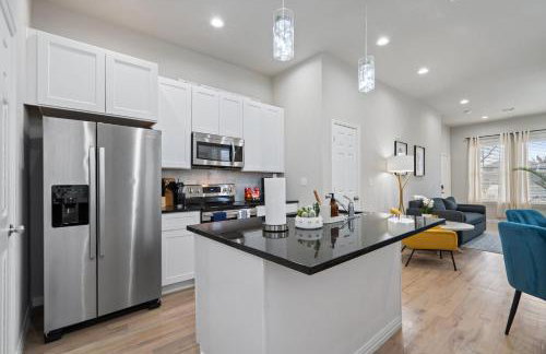 3BR Duplex - Walk to Bishop Arts - Fenced Yard - Foto 4