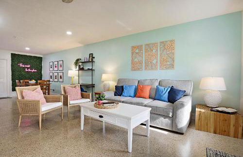 Tropical Escape near Beach! Tons of parking! - Photo 10