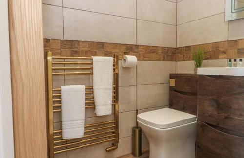 Meadow Manor And Spa - Photo 50