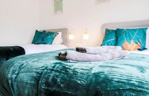 Spacious 4-Bed Home, Perfect Stay with Free WiFi - Foto 76