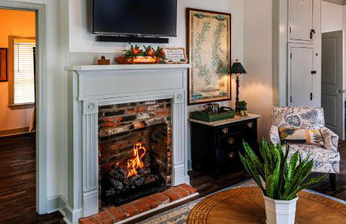 Creole Cottage - 2 Bed, 1 Bath, Pet Friendly with Fee, Walk to Downtown, Grill, Washer & Dryer - Foto 49