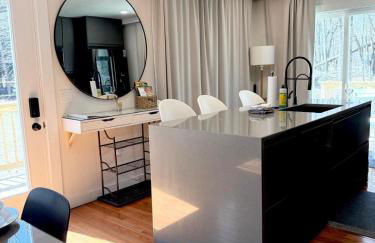 Pocono Chalet,Hot Tub,Arcade,Fireplace, Lake,Pool, Pet friendly, near Jim Thorpe No extra fees to use amenities - Foto 56