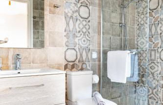 Blue Window - Photo 13