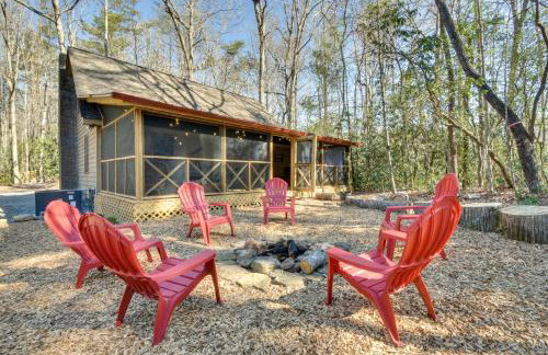 Cozy Creekside Mountain Escape w/ Hot Tub! - Foto 29