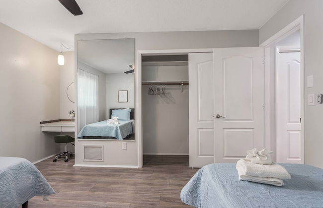 Playful Dolphins Pool Home - Foto 26