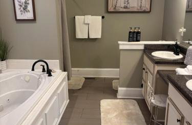 4BR Spartanburg Getaway Porch Full Kitchen - Foto 9