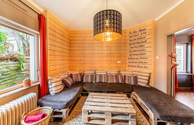 Beautiful Group House With Large Garden - Photo 23