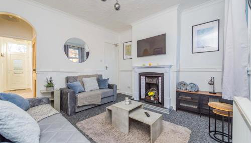 Central Townhouse Wolverhampton - Sleeps 8 - Ideal for Contractors & Families - Foto 3