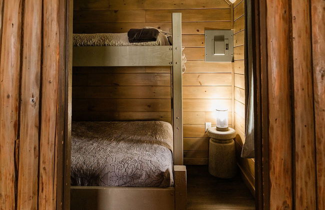 Portage Lakeside Cabins - Photo 16