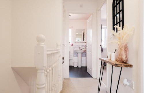 Beautiful 3 Bedroom Home Near Worcester - Photo 72