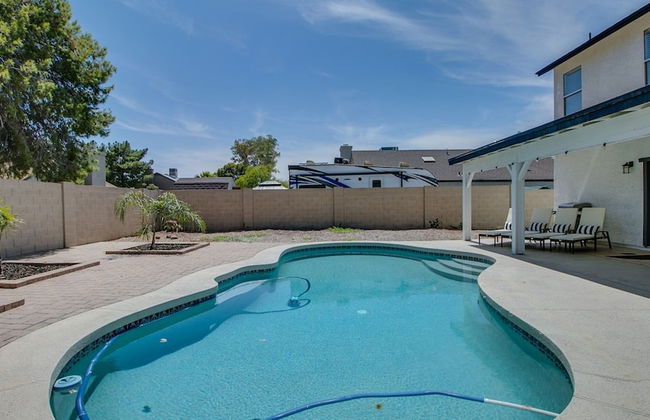 Upgraded 4-bdrm Beautiful Home W/pool! - Foto 32